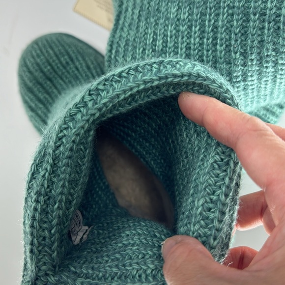 UGG Women’s Classic Cardy Knit Green Boots Size 5 - Picture 13 of 17